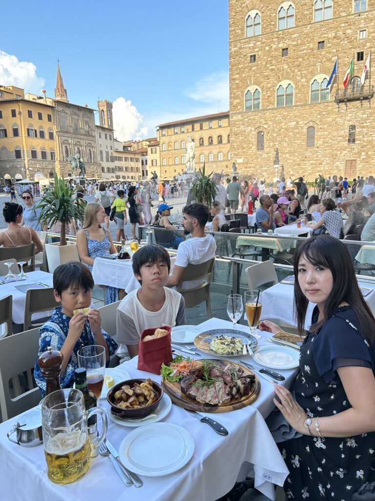 シニョリーア広場のRistorante Il Davidのテラス席での夕食