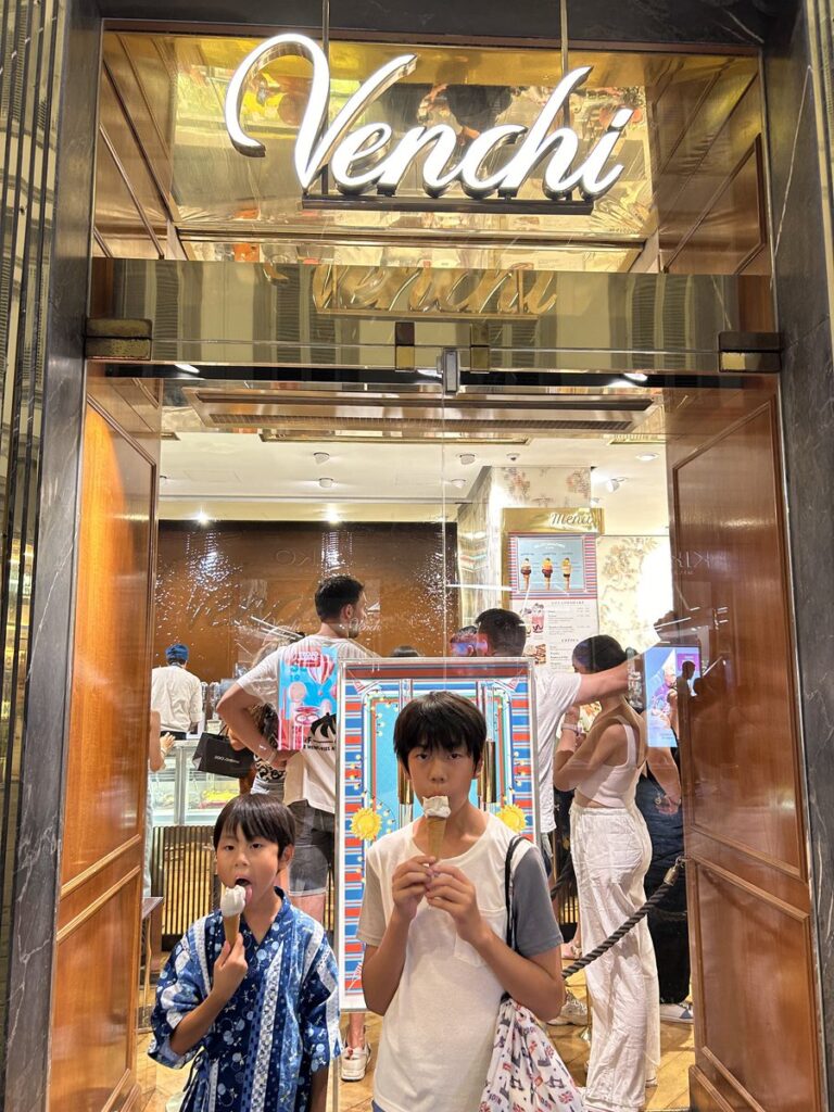 ドゥオーモ近くのVenchi Cioccolato e Gelatoの店舗入口