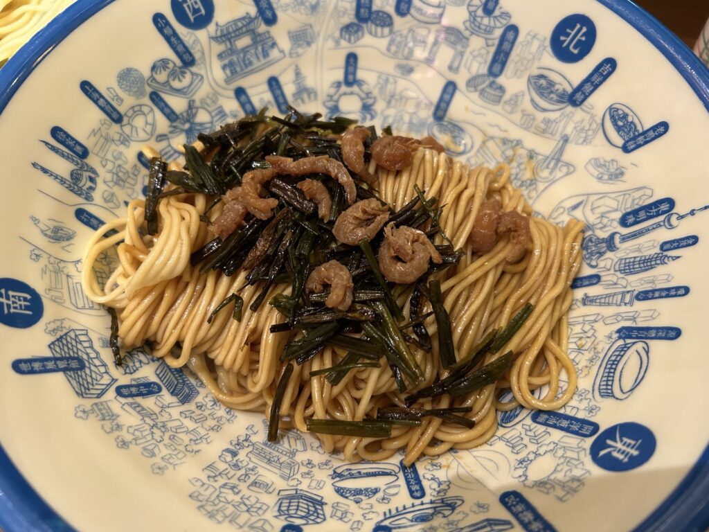上海グルメ・「人和館・私房面(静安寺店)」で上海の麺料理の定番「葱油拌麺」