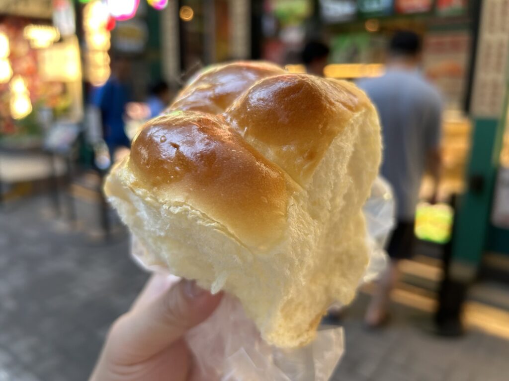 上海グルメ・「人和館・私房面(静安寺店)」で「牛奶老面包(Salty Milk and Old Bread)」