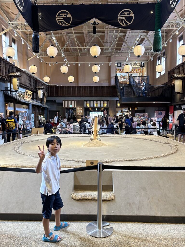 両国江戸NOREN館内にある土俵