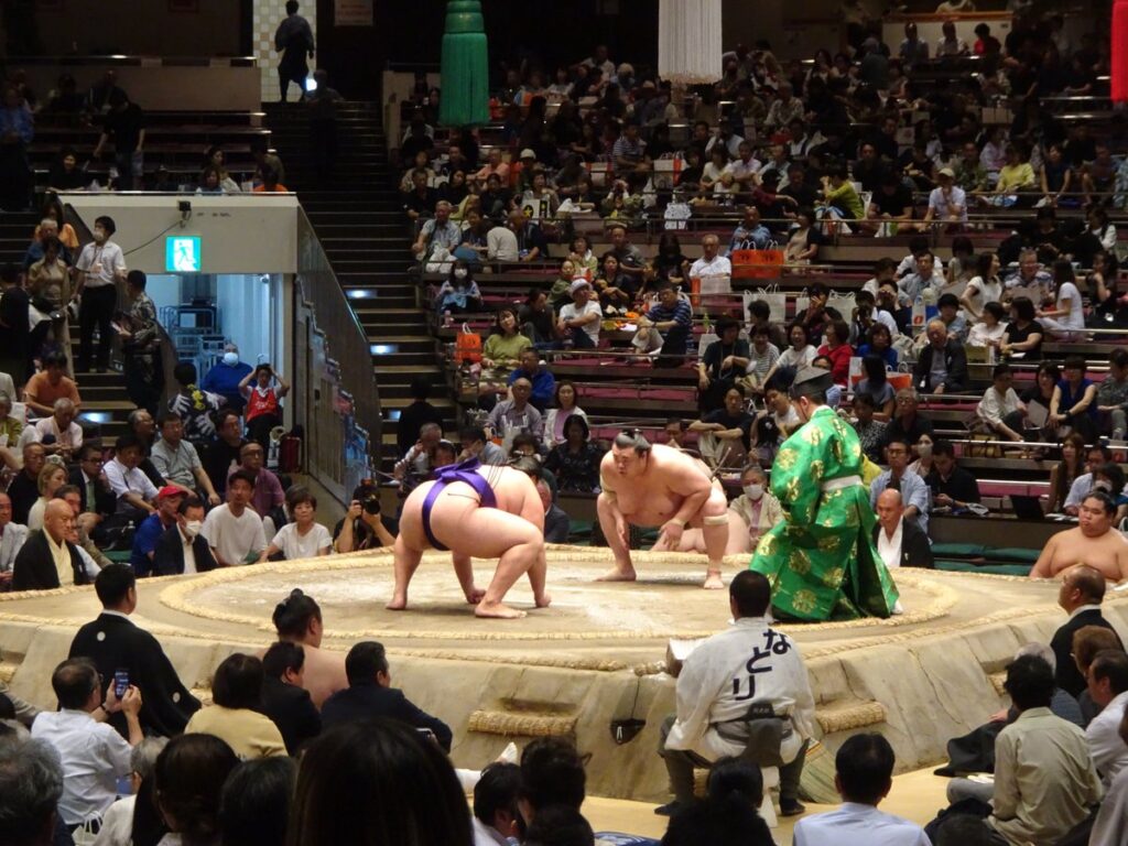 両国国技館での十両の取組
