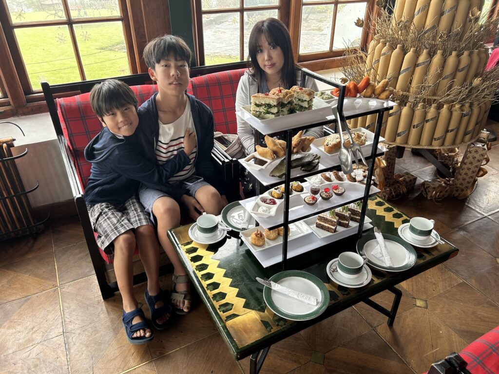 Heritance Tea Factoryにある「HETHERSETT BAR」でのハイティー