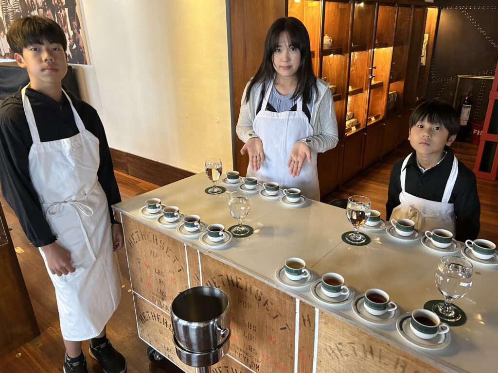 Heritance Tea Factoryで楽しむ紅茶体験、「ティーテイスティング」