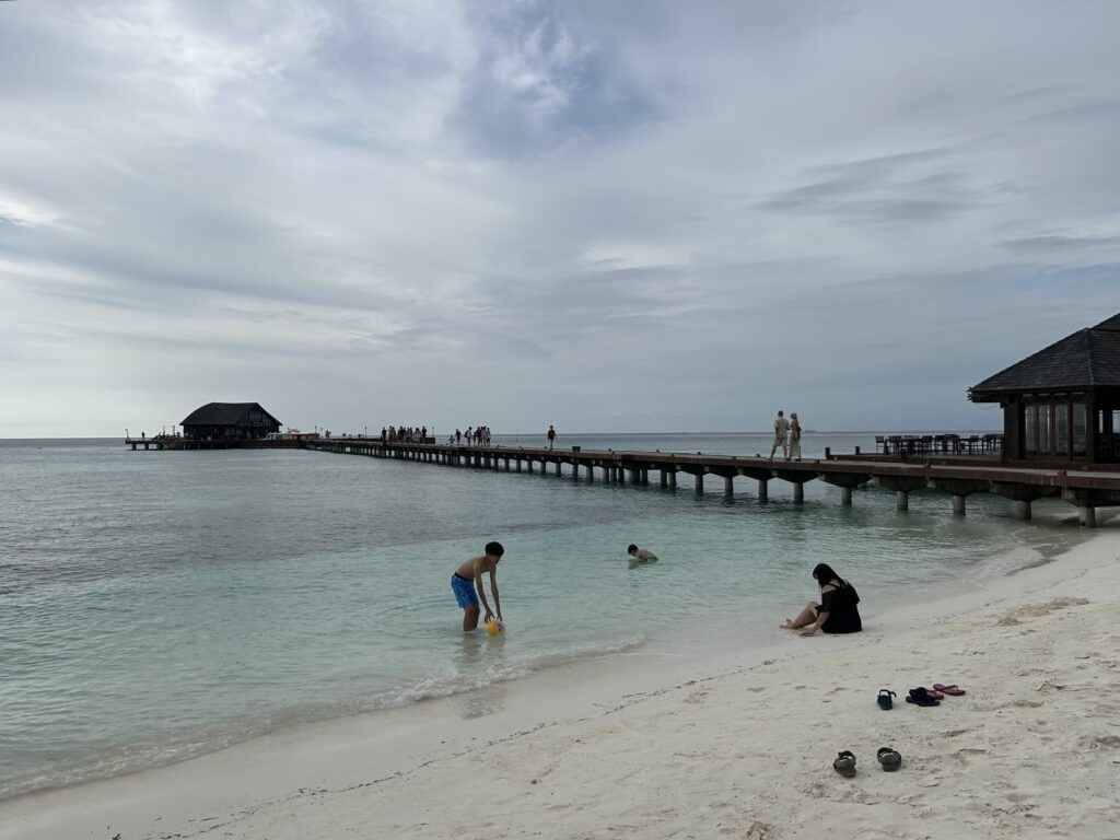 「Sun Siyam Olhuveli」の海辺でまったり過ごす、昼下がり