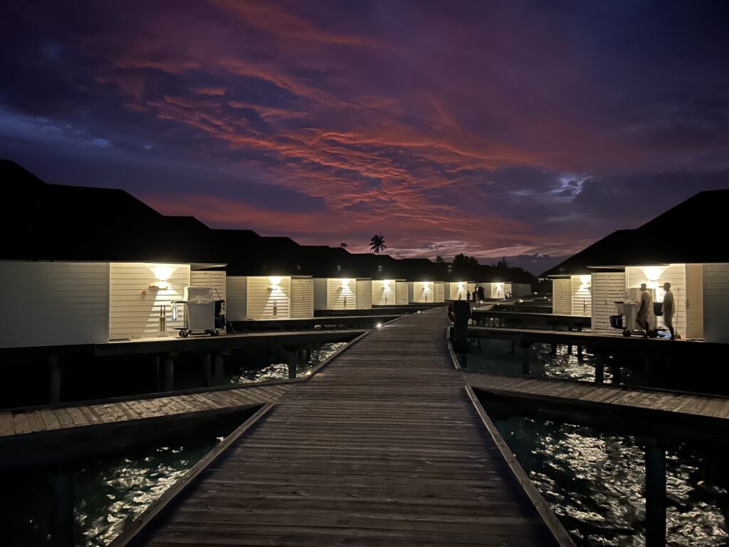 「Sun Siyam Olhuveli」で拝む、モルディブの夕暮れ