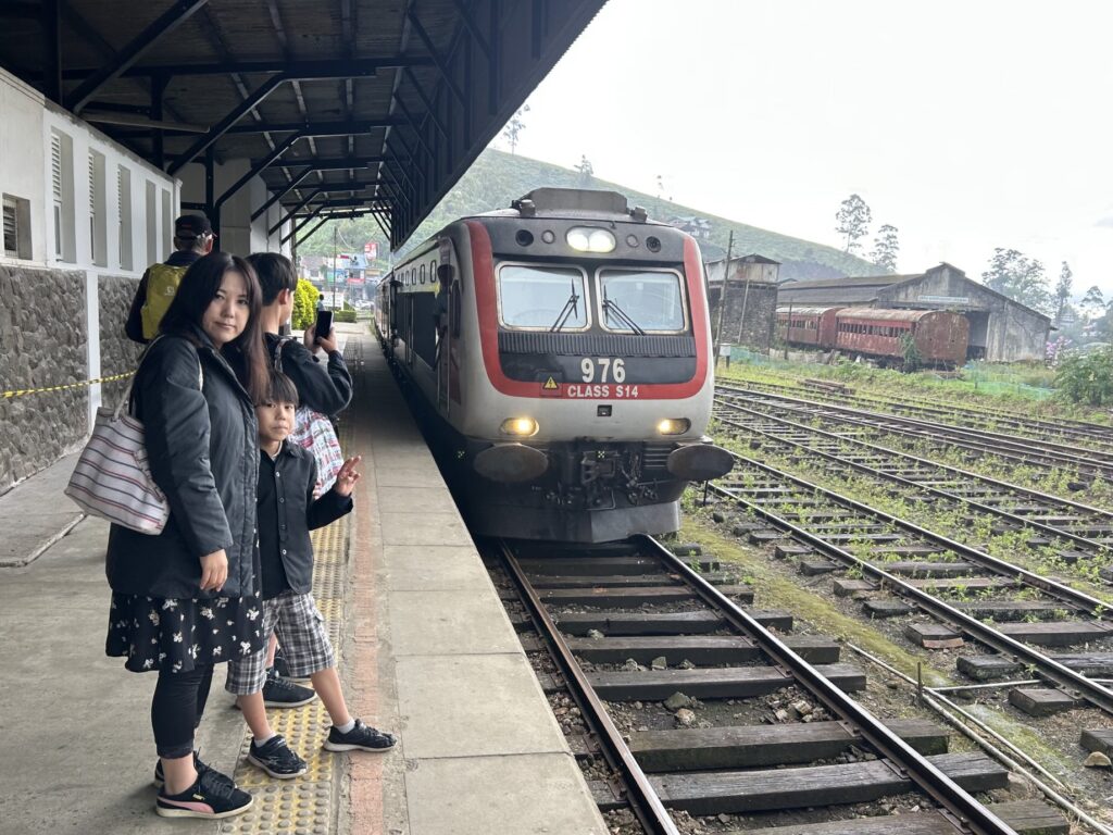 紅茶畑を走り抜ける、紅茶鉄道「Dunhinda Odyssey(ドゥンヒンダ・オデッセイ)」