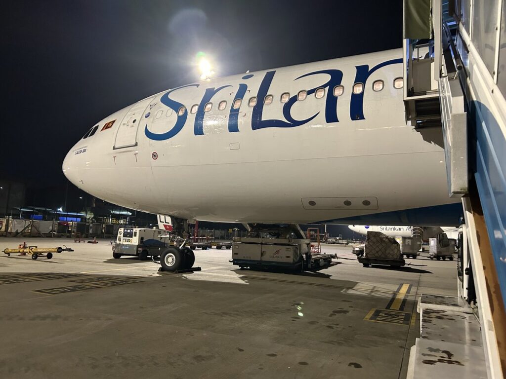 コロンボのバンダラナイケ国際空港到着