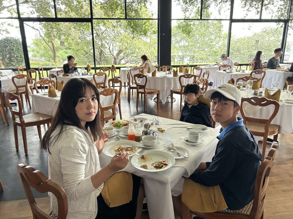「Kanchana Restaurant」での朝食