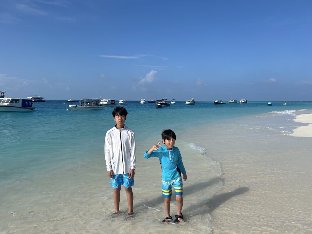 南マーレ環礁の南側、「Fulidhoo（フリッドホー）」で楽しむエイの餌付け（Stingray Feeding）