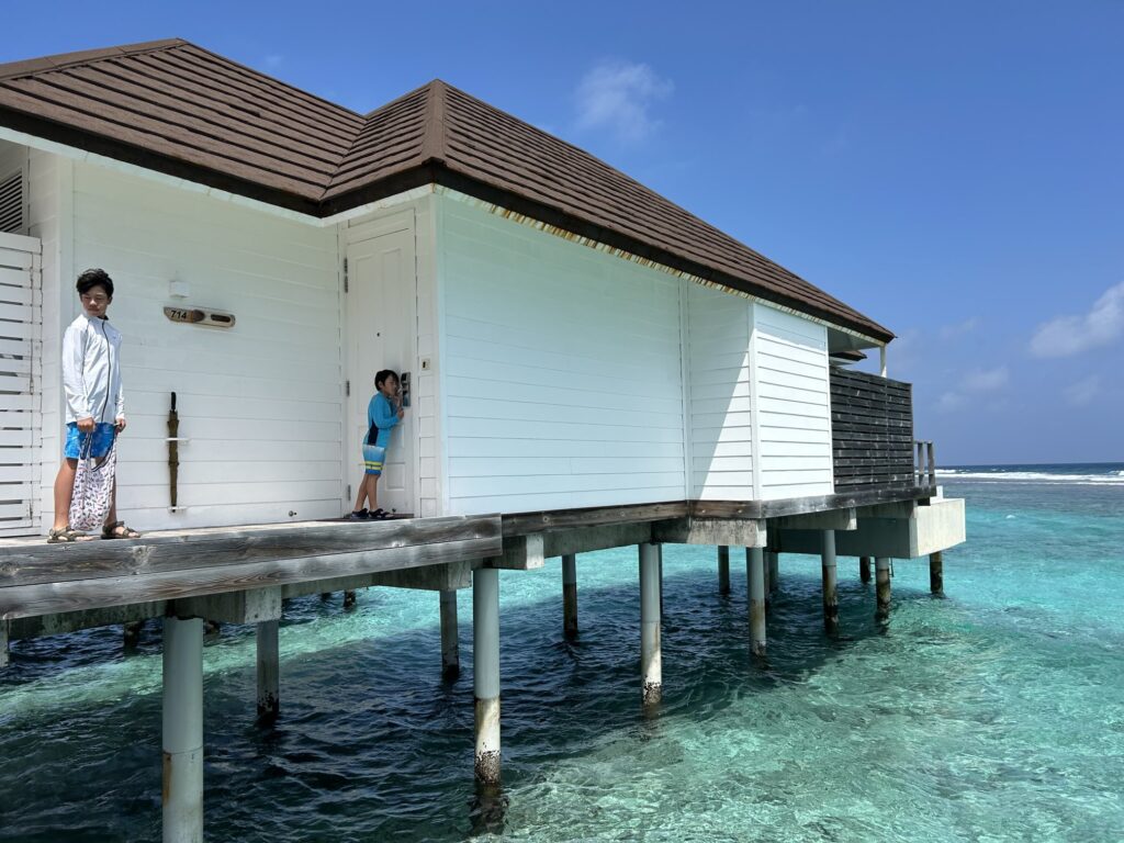 我が家が泊まってる、「Sun Siyam Olhuveli」のプール付き水上ヴィラ