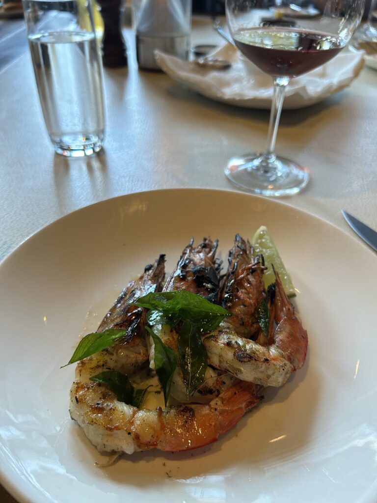 「Rockpool Bar & Grill Melbourne」でいただく激ウマ前菜、「Whole Grilled King Prawns with Kampot Pepper