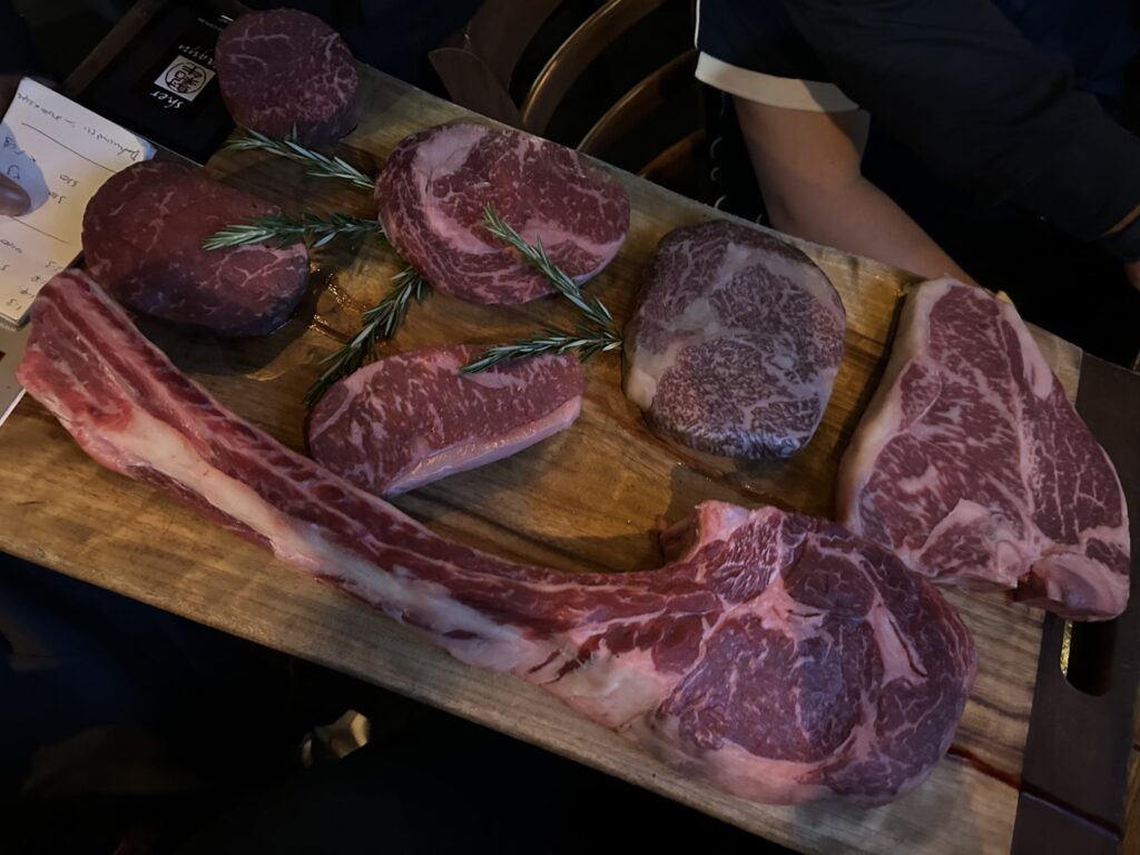 「Steak Ministry Bar & Grill」でいただくトマホーク