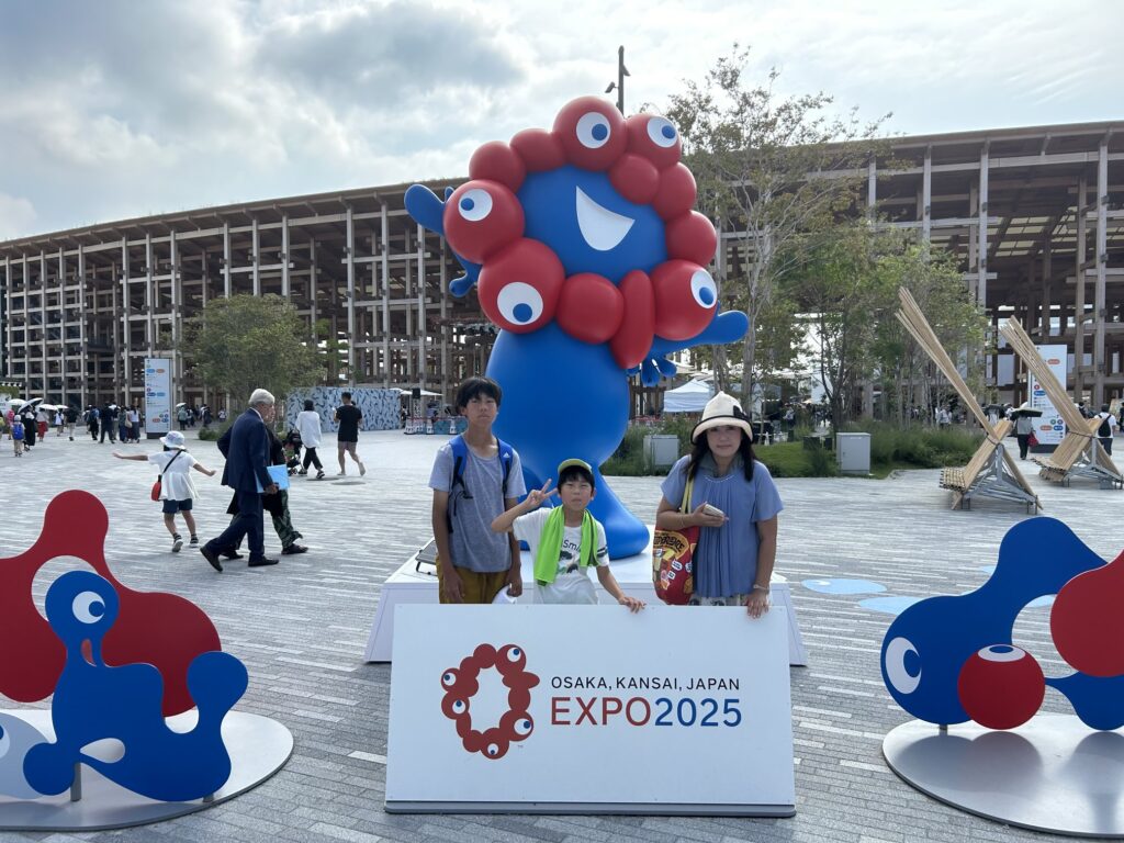 大阪・関西万博・万博公式キャラ「ミャクミャク」