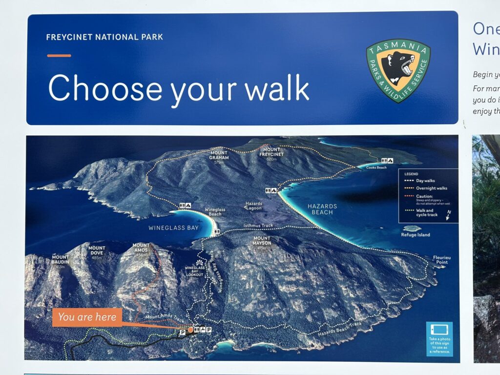 タスマニア島・「フレシネ国立公園(Freycinet National Park)」でハイキング