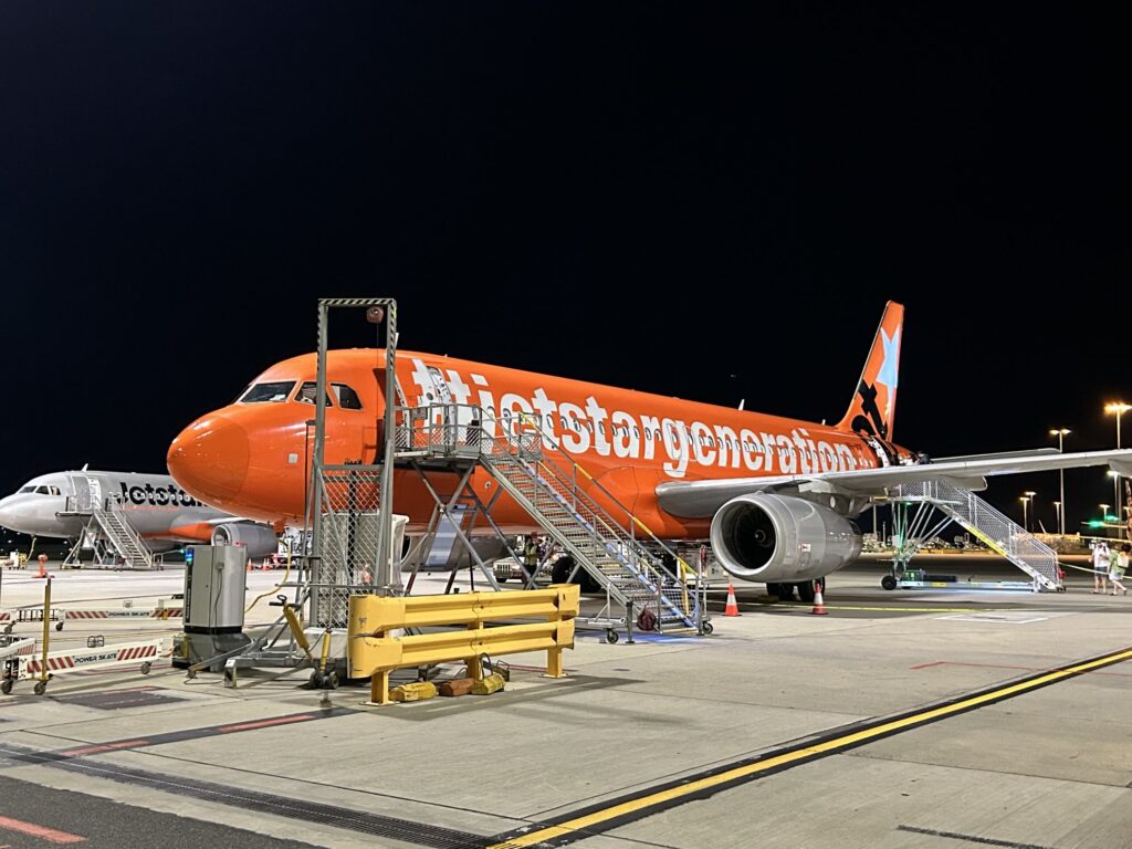 タスマニア島1泊2日レンタカーの旅:ローンセストン行ジェットスター731便