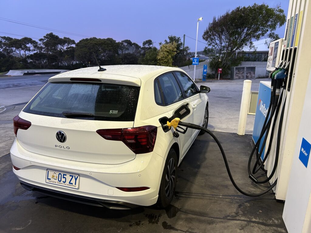 タスマニア島1泊2日レンタカーの旅：レンタカーの給油