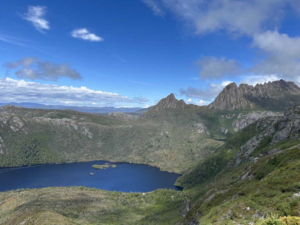 タスマニア島1泊2日レンタカーの旅：「クレイドル・マウンテン国立公園」でハイキング～「Marions Overlook」に登頂