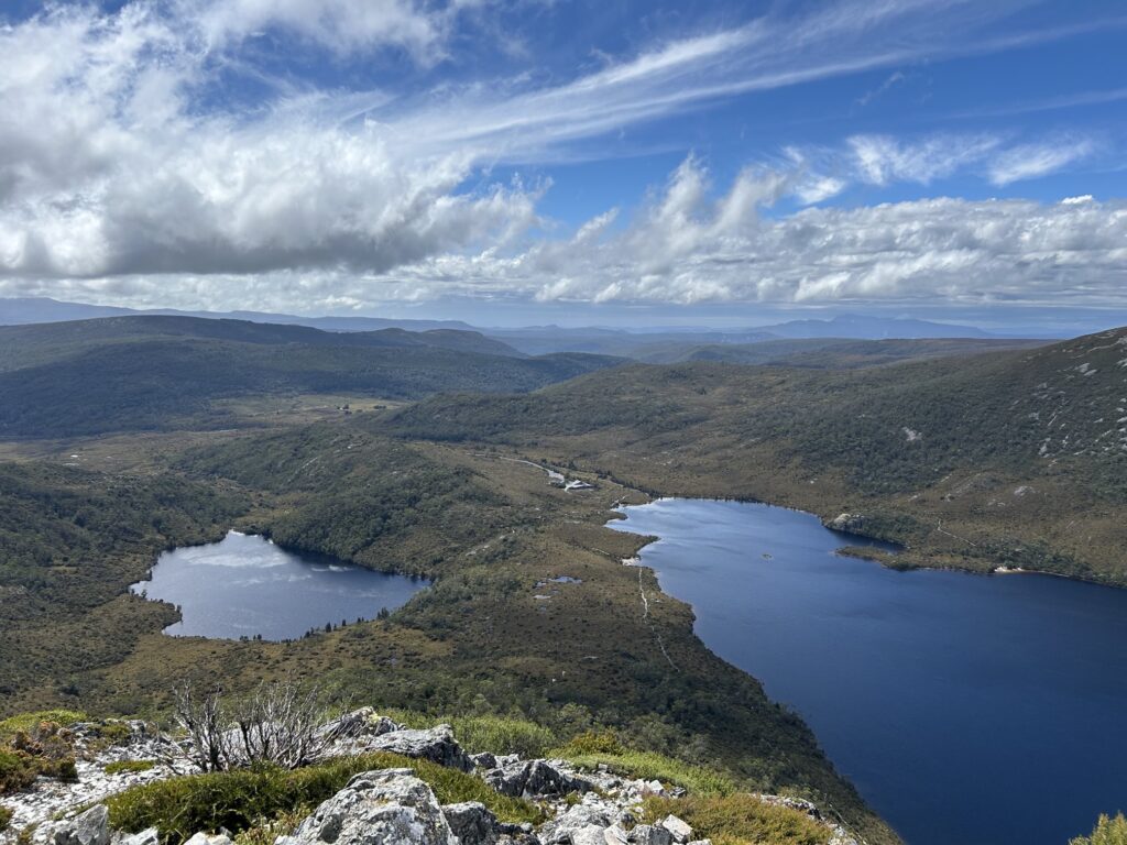 タスマニア島1泊2日レンタカーの旅：「クレイドル・マウンテン国立公園」でハイキング～「Marions Overlook」に登頂