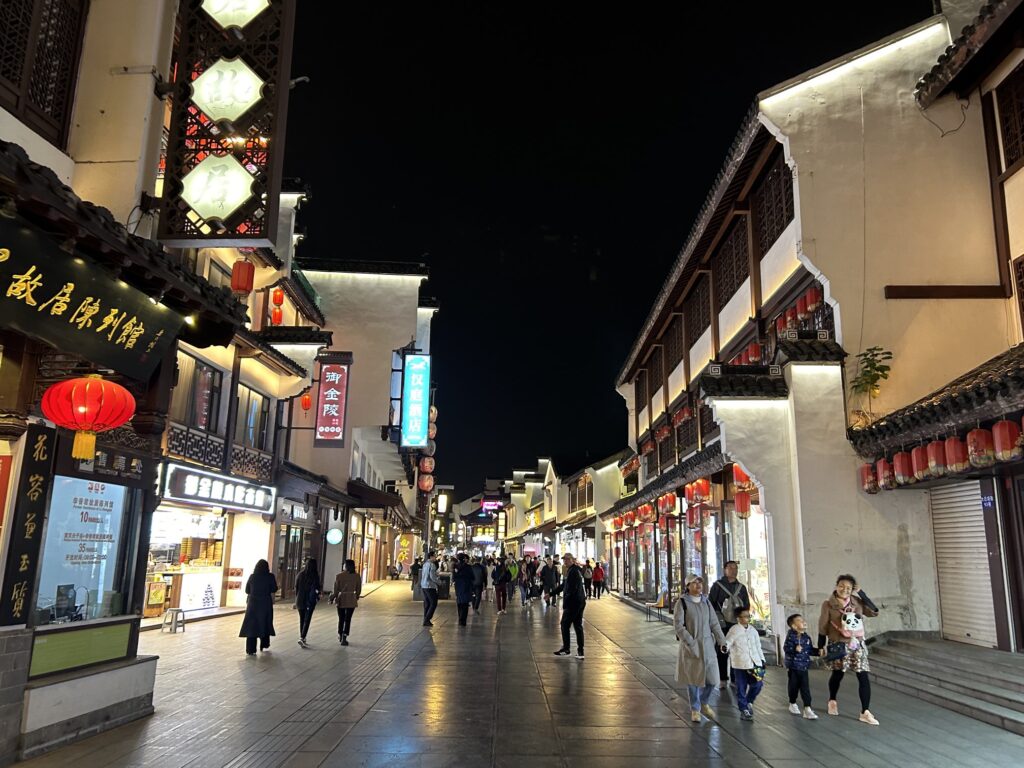 「夫子廟秦淮河風光帯」観光:ギラギラのナイトクルーズで楽しむ「秦淮河」