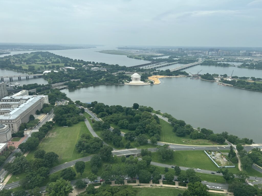 ワシントンDC 1日観光モデルコース:ワシントン・モニュメント(記念塔)