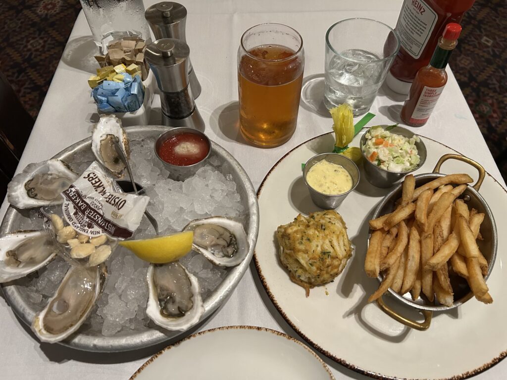 ワシントンDC 1日観光モデルコース:ワシントンDC最古のレストラン「OLD EBBITT GRILL」