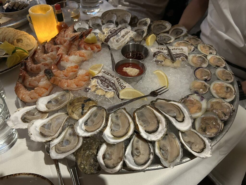 ワシントンDC 1日観光モデルコース：ワシントンDC最古のレストラン「OLD EBBITT GRILL」