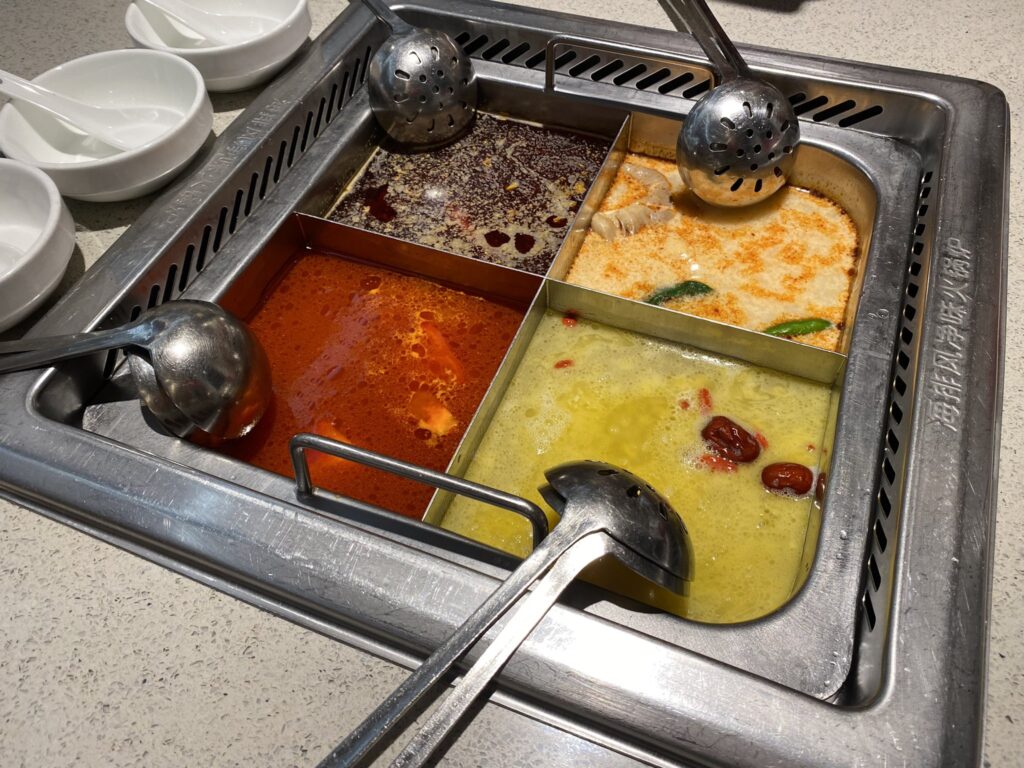 シンガポールのおすすめレストラン&グルメ:Hai Di Lao Hot Pot / 海底捞火锅