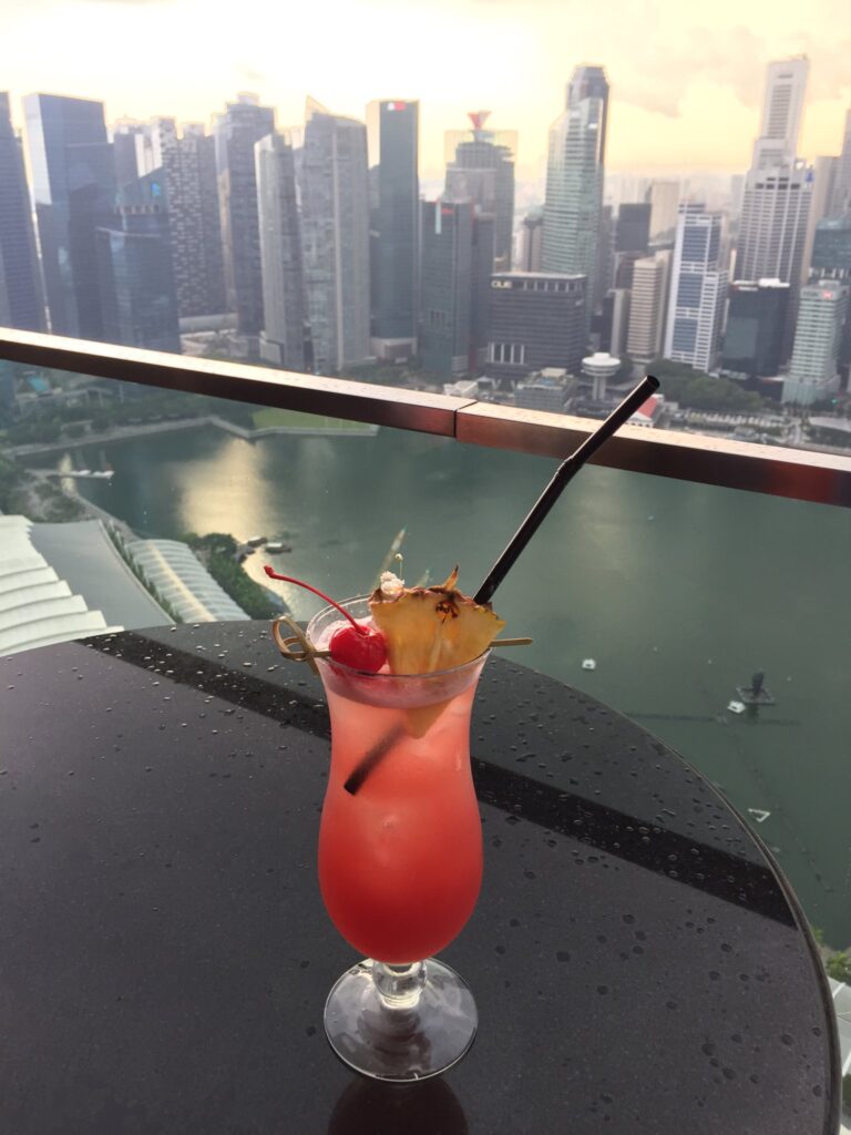 シンガポールのおすすめレストラン&グルメ:CÉ LA VI - THE SKYbar