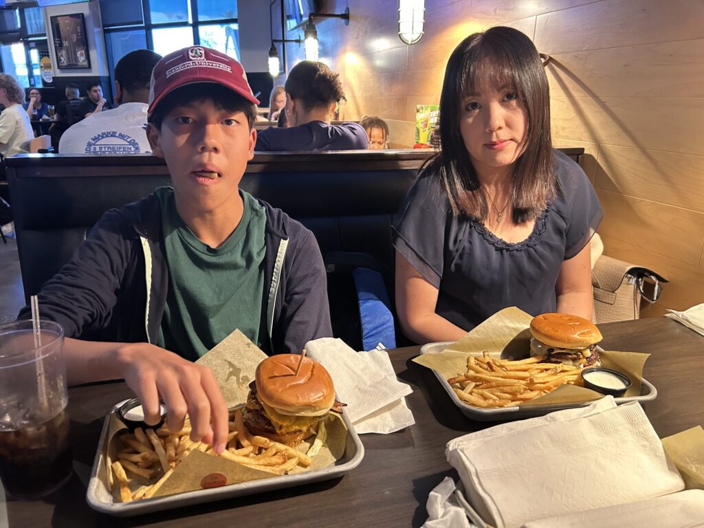 アメリカ・ハンバーガーチェーン巡り③:Buffalo Wild Wings