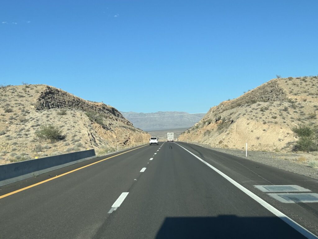 アメリカでキャンピングカー旅:「RVパーク」での接続方法(電源・水道・排水)