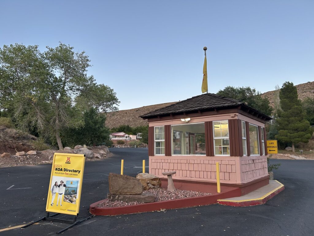 アメリカでキャンピングカー旅:「RVパーク」での接続方法(電源・水道・排水)