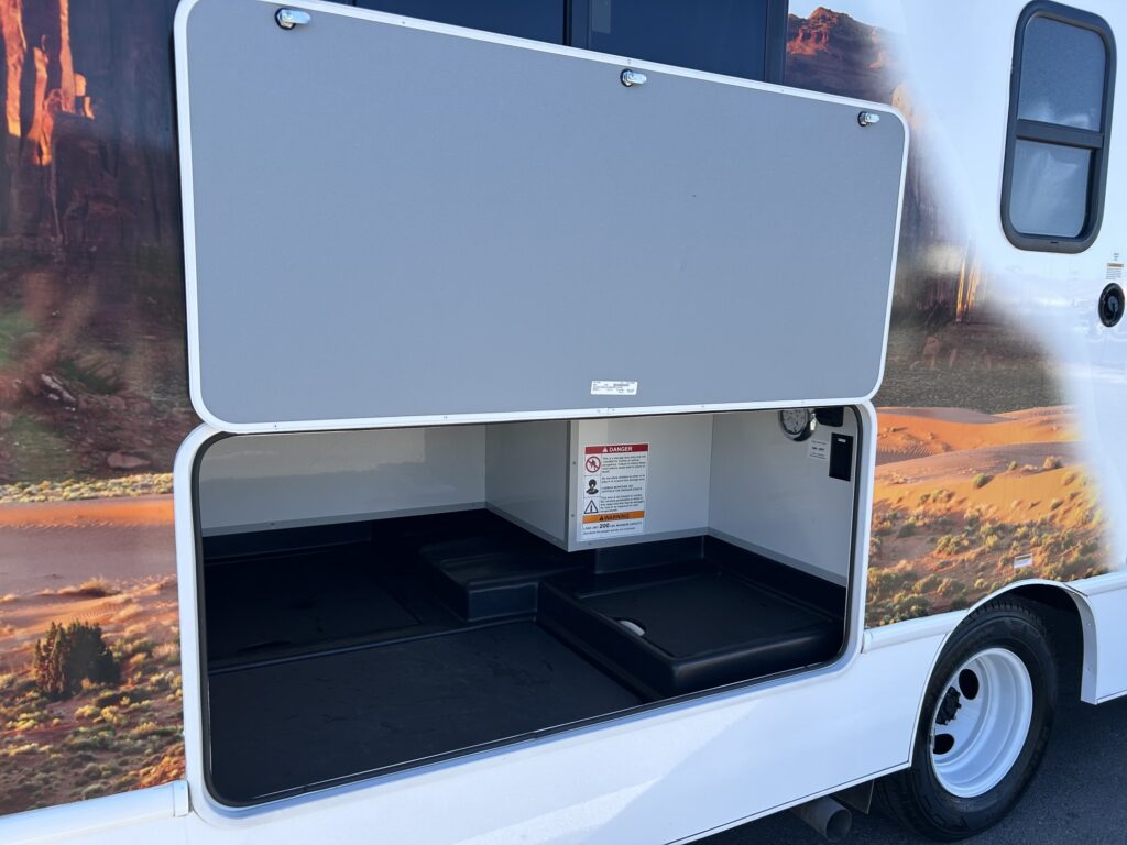 アメリカでキャンピングカー旅:「RVパーク」での接続方法(電源・水道・排水)