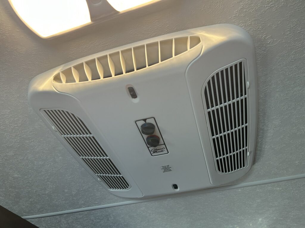 アメリカでキャンピングカー旅:「RVパーク」での接続方法(電源・水道・排水)