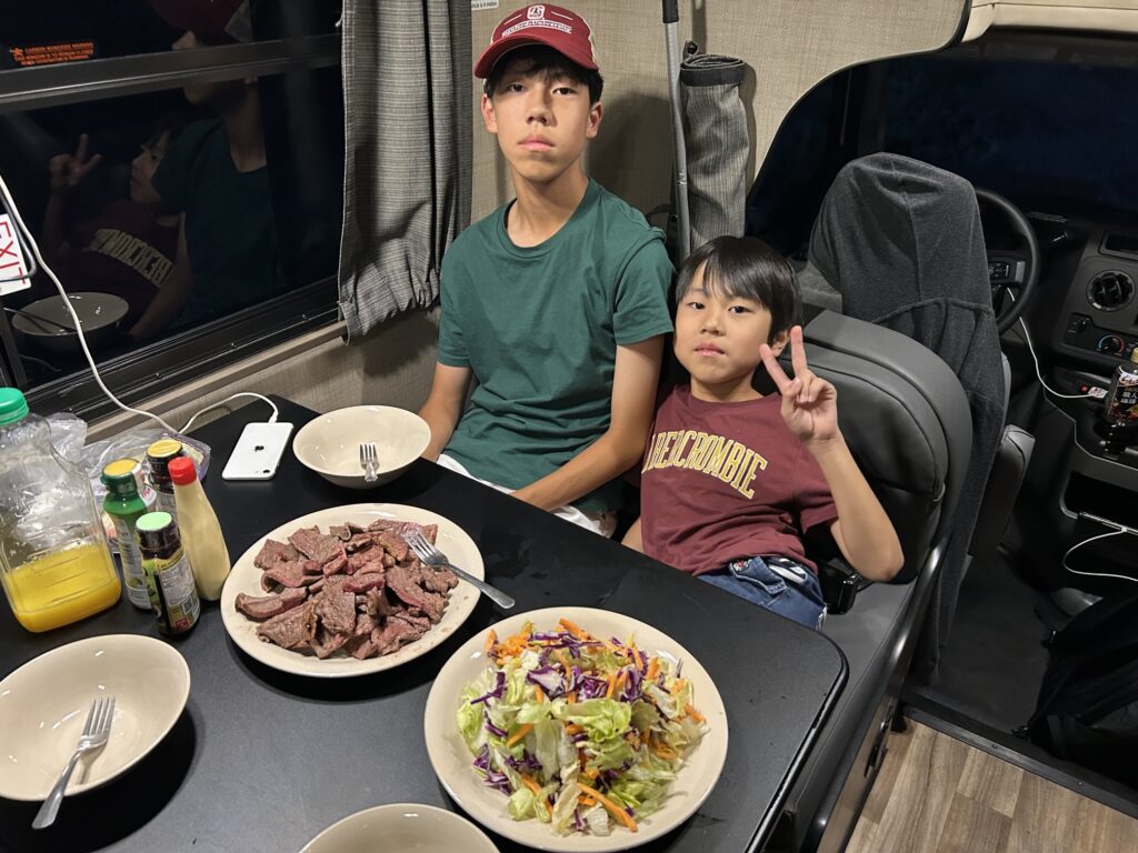 アメリカでキャンピングカー旅:「RVパーク」での接続方法(電源・水道・排水)