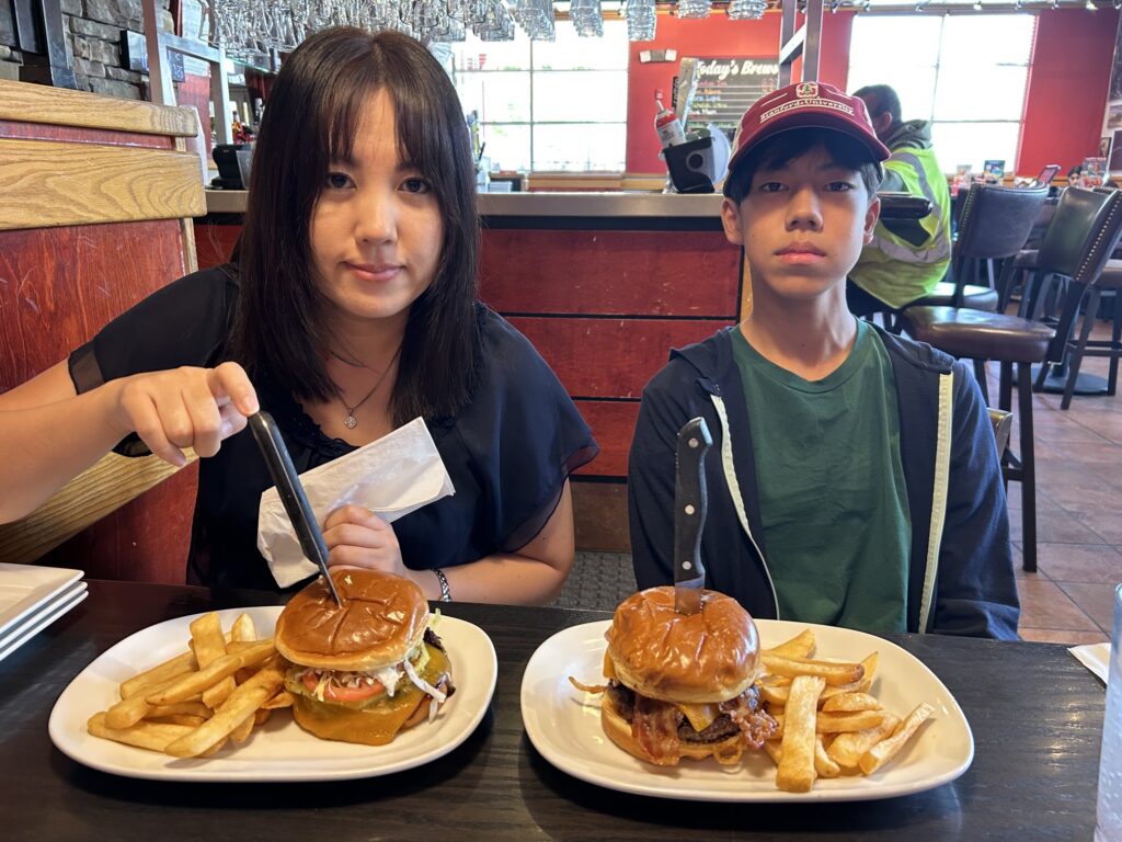 アメリカ・ハンバーガーチェーン巡り：Red Robin Gourmet Burgers and Brews