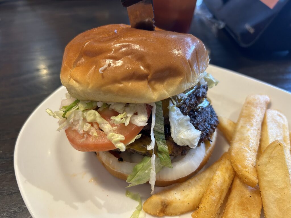 アメリカ・ハンバーガーチェーン巡り：Red Robin Gourmet Burgers and Brews