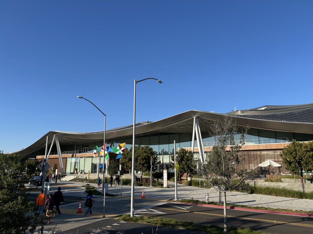 シリコンバレー観光の定番、テック企業本社巡り：The Google Visitor Experience