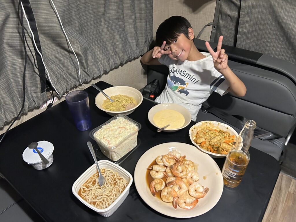 グランドキャニオン国立公園内のRVパークでいただく夕食