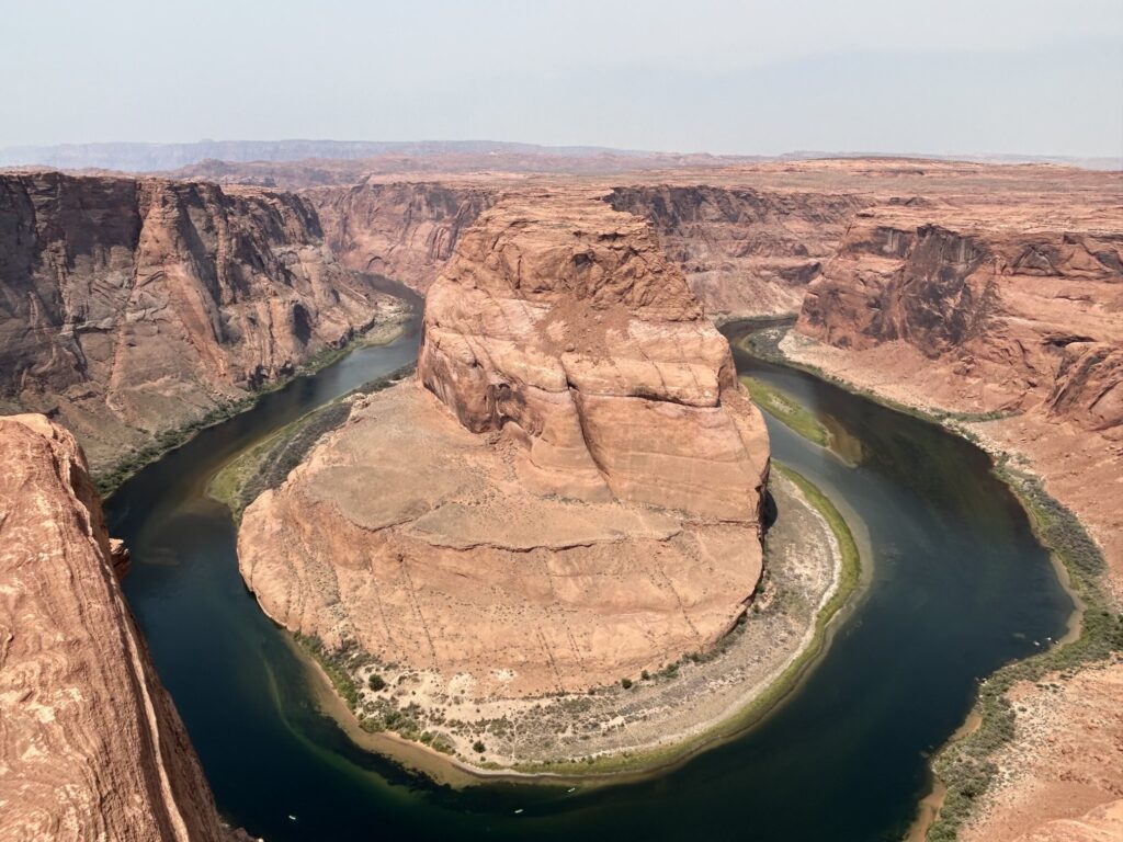 馬蹄形の渓谷：ホースシューベンド観光