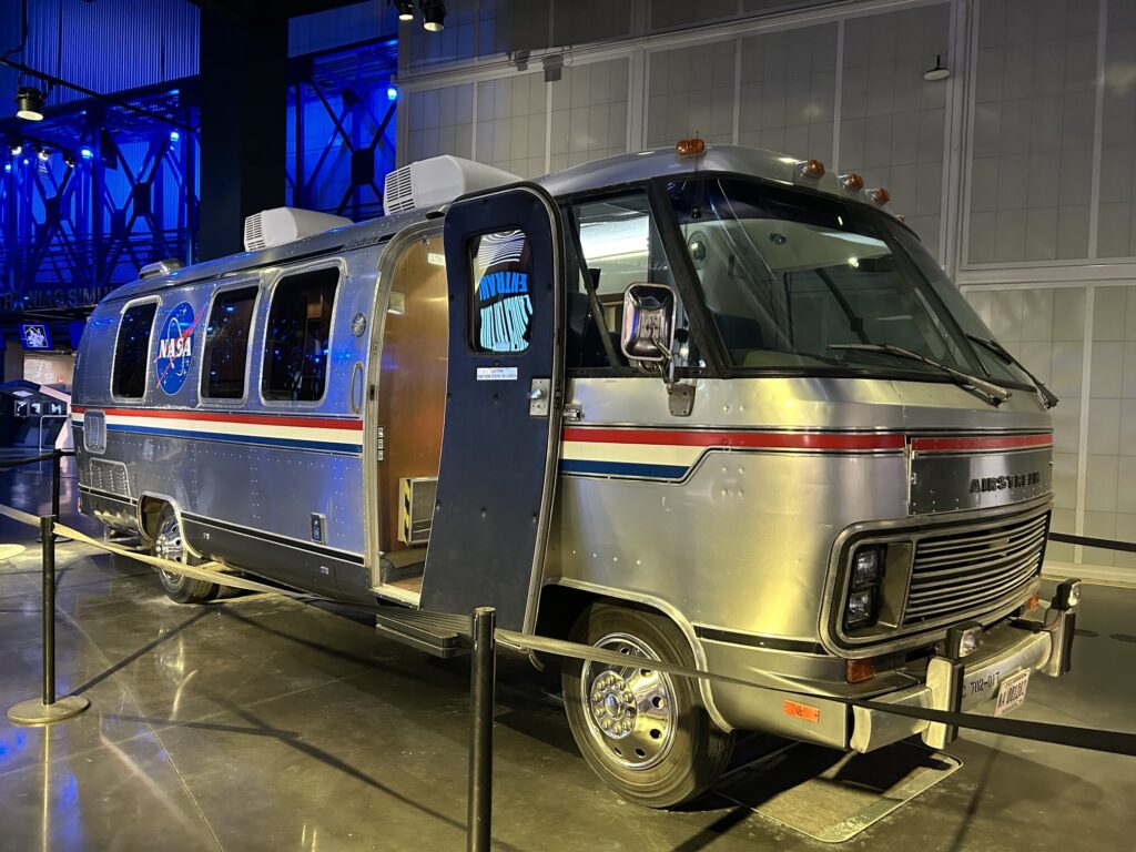 ケネディ宇宙センター・ビジターコンプレックス：宇宙飛行士専用の移動車両「Astrovan（アストロバン）」