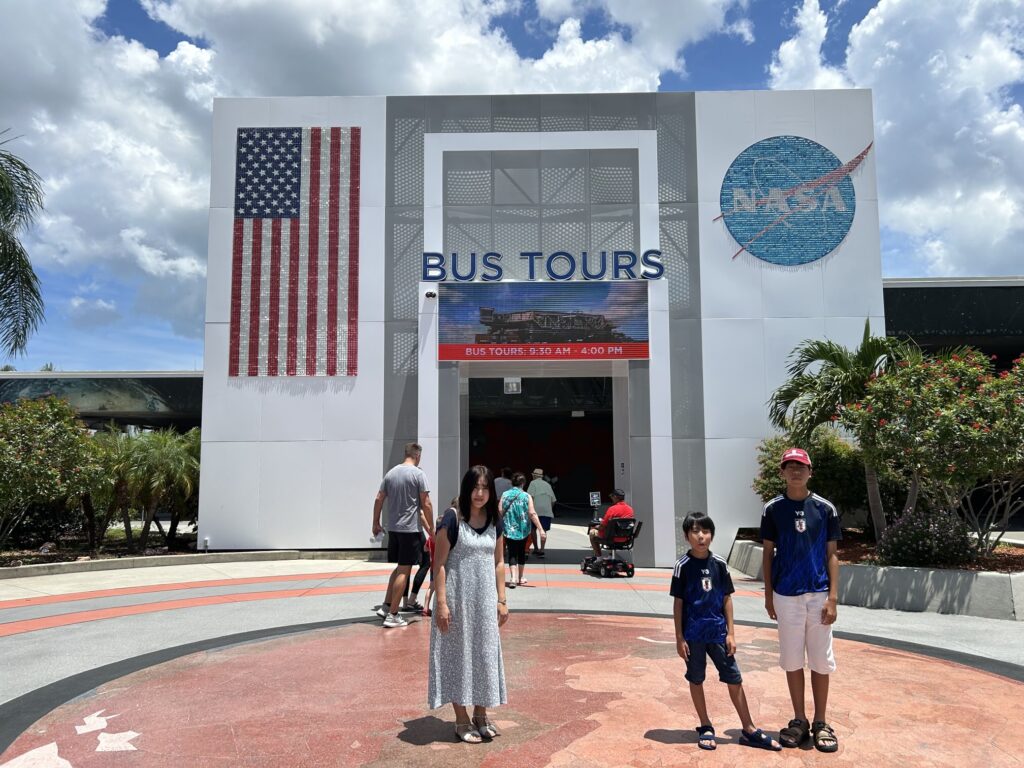 ケネディ宇宙センター・ビジターコンプレックス：KSC Explore Tourに参加