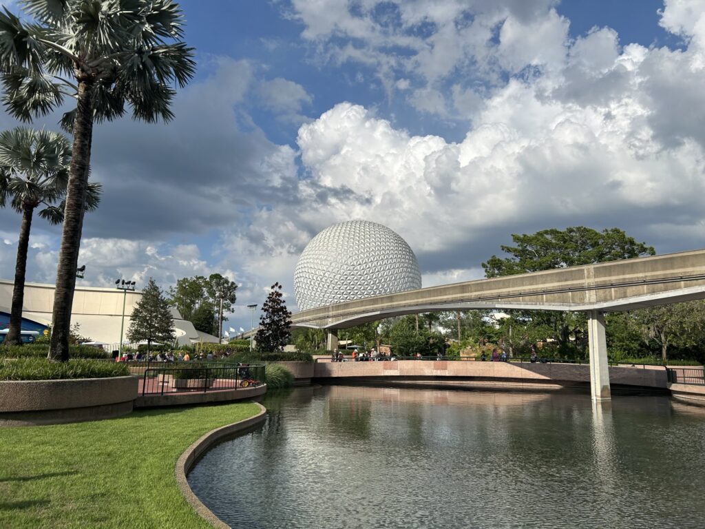 ウォルト・ディズニー・ワールド(WDW):エプコット(EPCOT)の人気アトラクション「Spaceship Earth」