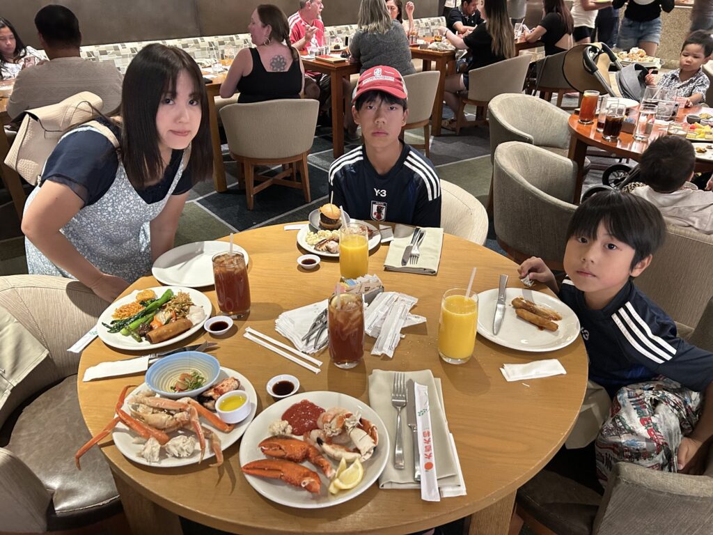 ラスベガス人気No.1「バッカナルバフェ」で蟹＆ステーキ三昧