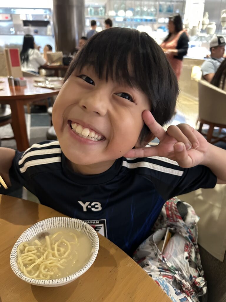 ラスベガス人気No.1「バッカナルバフェ」で蟹＆ステーキ三昧