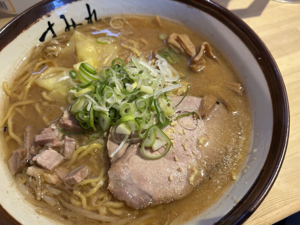 「すみれ札幌本店」で札幌味噌ラーメンを味わう