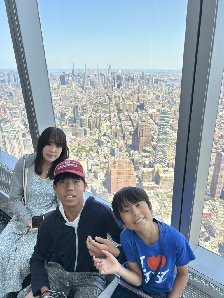 「One World Observatory」からミッドタウンの摩天楼を望む