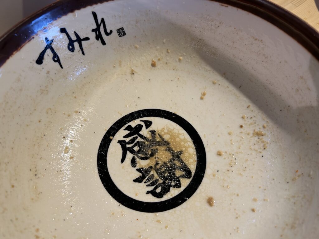 「すみれ札幌本店」で札幌味噌ラーメンを味わう