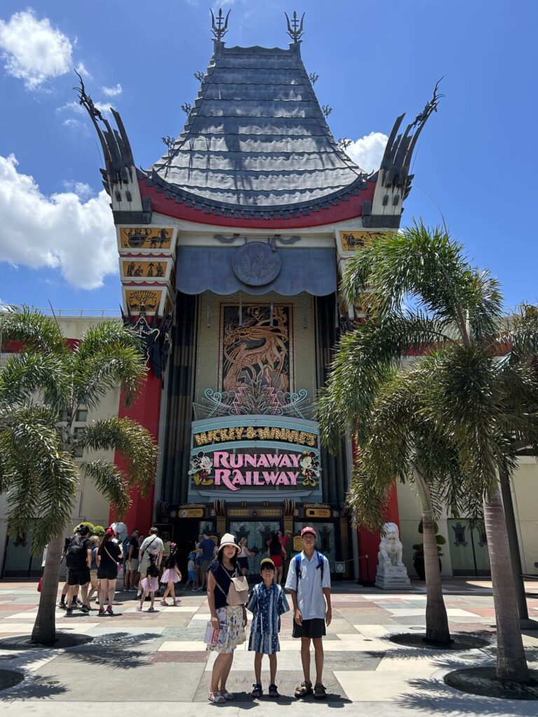 「Indiana Jones Epic Stunt Spectacular」と「Mickey & Minnie's Runaway Railway」