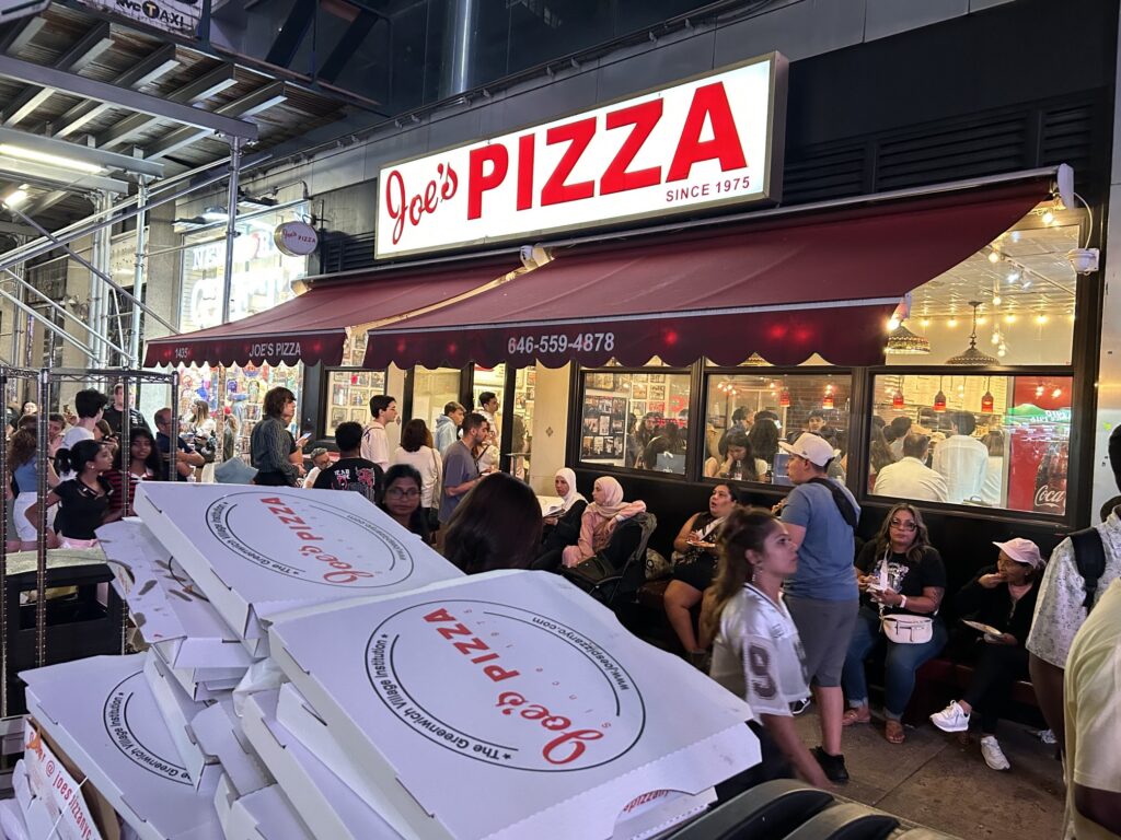 ニューヨークの人気ピザ屋「Joe's Pizza」